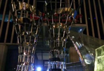 鏤空酒瓶雕塑廠家，公園不銹鋼酒瓶雕塑制作