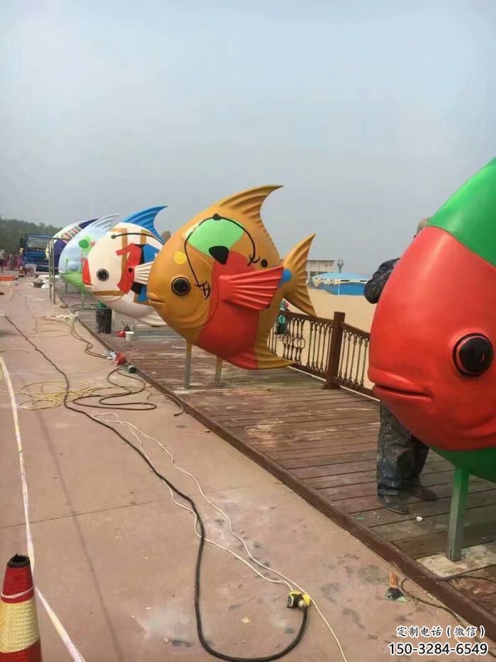 玻璃鋼仿真金魚雕塑 酒店公園雕塑 風(fēng)景區(qū)擺件