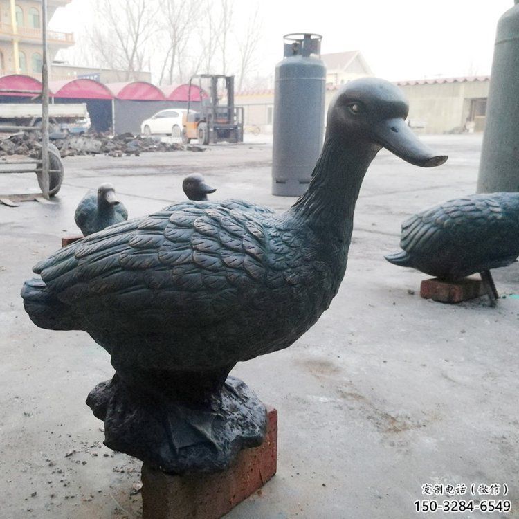 銅鴨子雕塑廠家，仿古工藝，公園廣場動物擺件 (1)