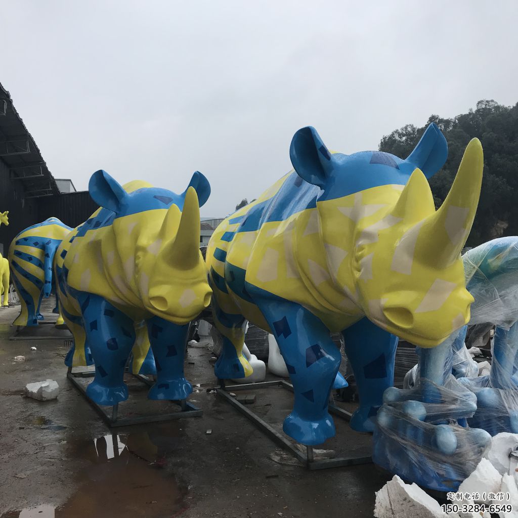售樓部犀牛雕塑，噴砂發(fā)光雕塑，彩繪題材
