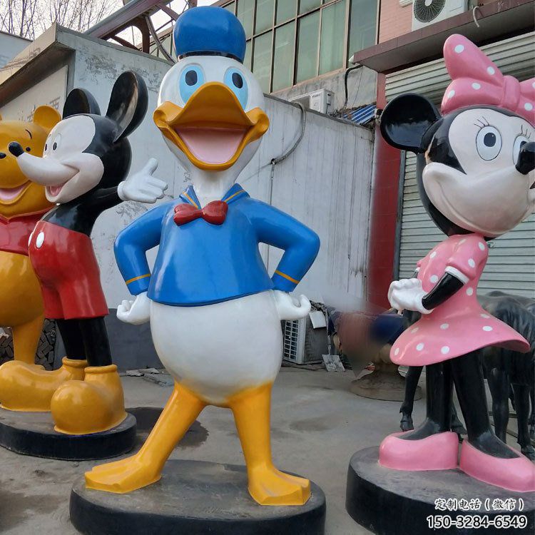鍛造唐老鴨雕塑 懸空餐飲店卡通雕塑 戶外動(dòng)漫雕塑
