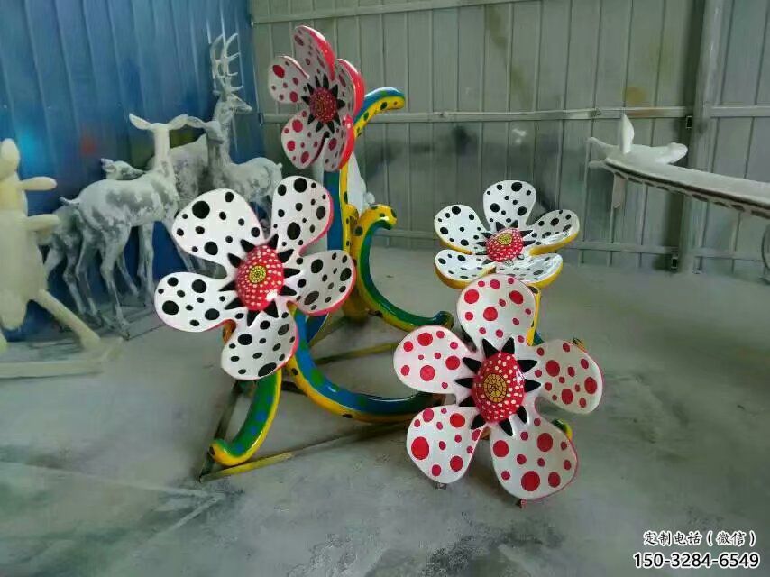 大型喇叭花雕塑廠家 鍛造發(fā)光花卉雕塑 房地產(chǎn)雕塑