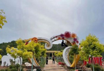 心形拱門雕塑，鏤空工藝，不銹鋼藝術(shù)大門雕塑廠家