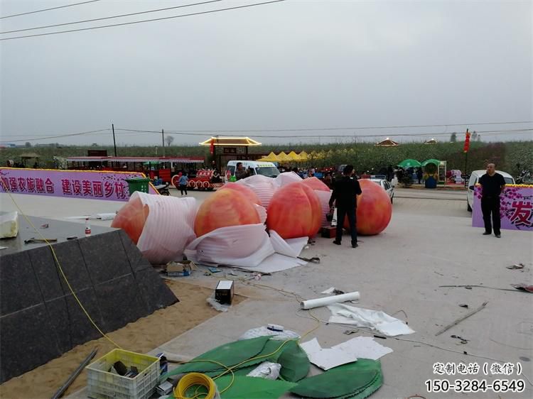 園林果籃雕塑展品，公園小品，桃子果籃雕塑生產(chǎn)商