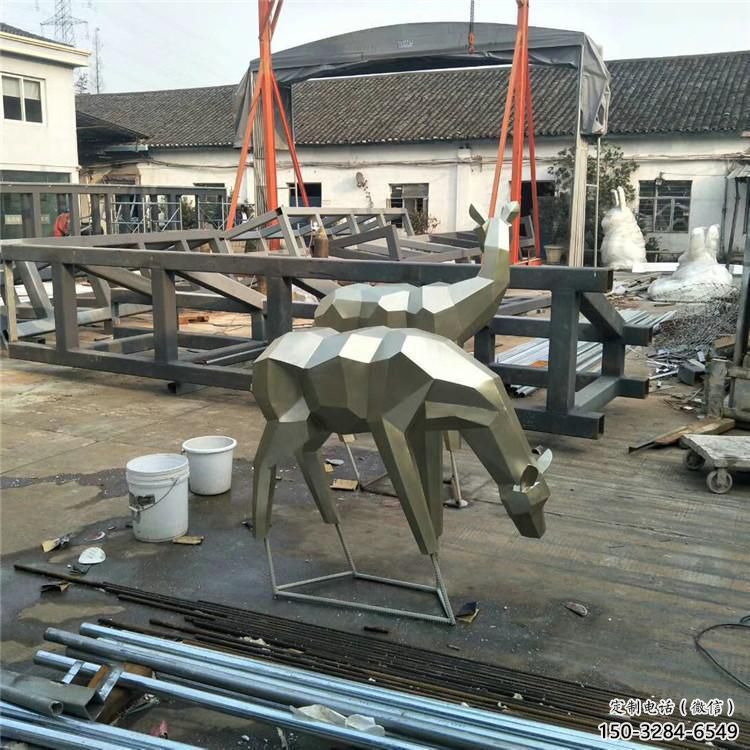 展示小鹿雕塑定制，小區(qū)雕塑，切面小鹿雕塑提供