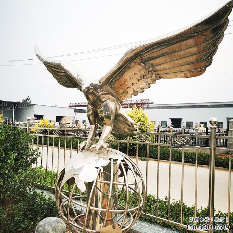 地球儀雕塑制造商，酒店擺件，老鷹踩地球儀雕塑定制廠家