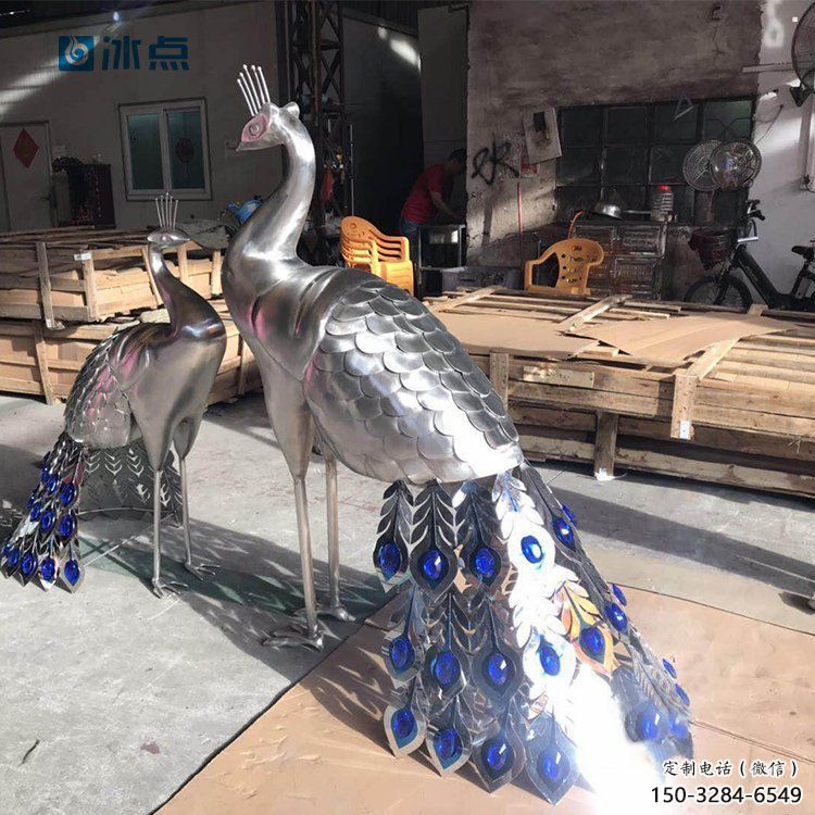 制作藝術(shù)孔雀雕塑廠家，鏡面工藝，不銹鋼孔雀雕塑預(yù)定