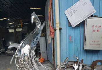 孔雀雕塑展品，花園小品，鏡面鐵藝孔雀雕塑優(yōu)選