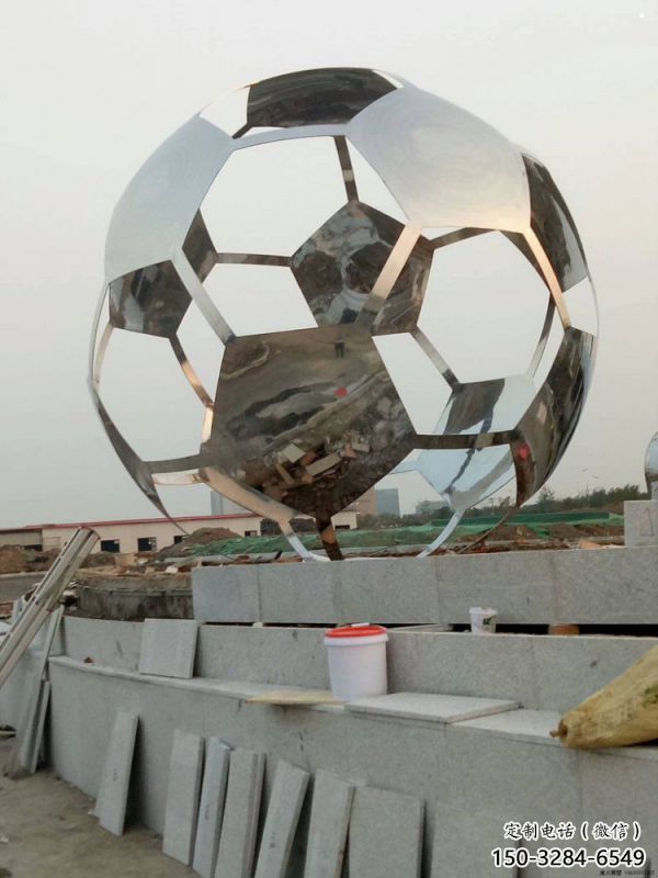 酒店足球雕塑