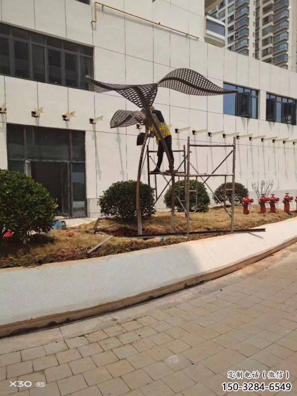 金屬樹葉雕塑廠家，街頭藝術，彩繪仿真樹葉雕塑制造商