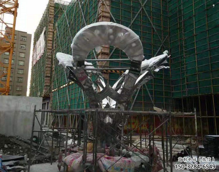 鏡面樹葉雕塑特供，標識雕塑，不銹鋼鏡面樹葉雕塑生產