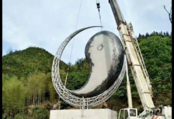 大型月亮雕塑，鍍銅景觀雕塑，鏡面工藝
