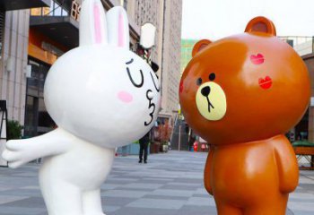 白銀步行街布朗熊雕塑，玻璃鋼動物雕塑，卡通方式