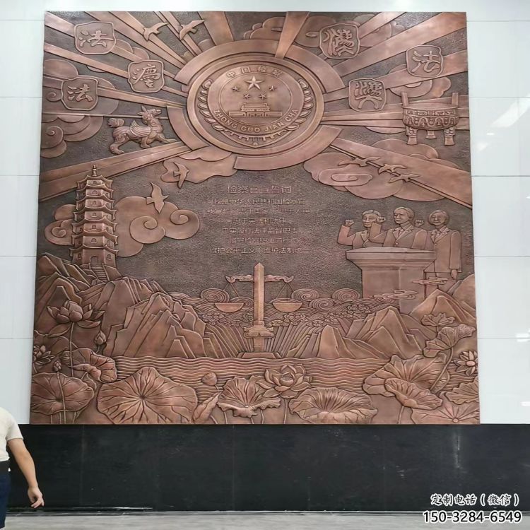 辛集大門口校徽雕塑