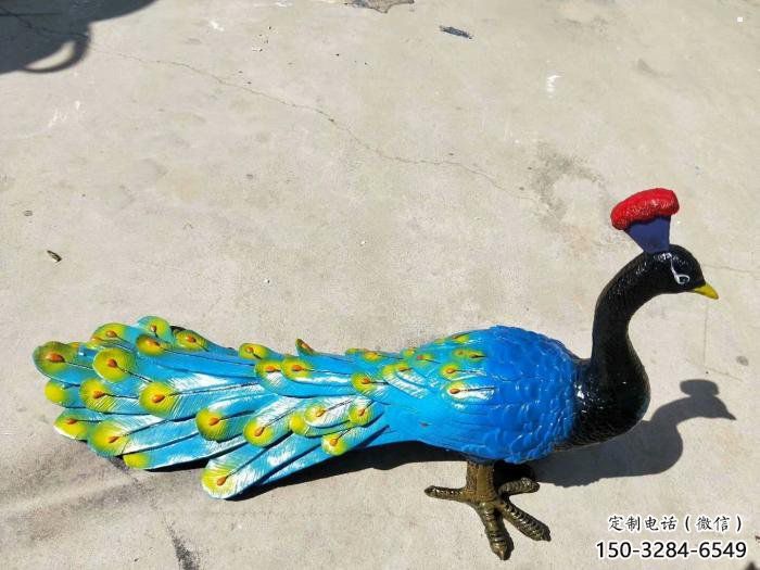 煙臺(tái)彩繪孔雀雕塑制作選用，景區(qū)案例，動(dòng)物美陳雕塑