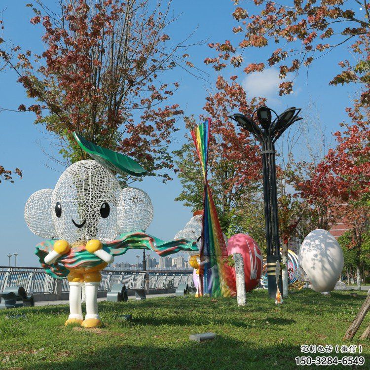 煙臺(tái)戶外鏤空卡通雕塑供應(yīng)，花園小品，鐵藝卡通雕塑展品