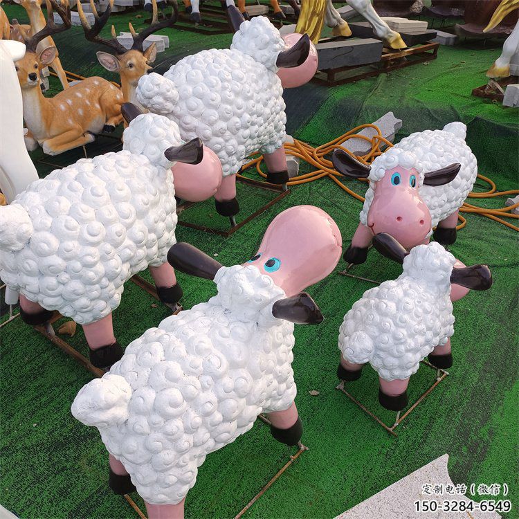 哈密小區(qū)小羊雕塑，彩繪動(dòng)物雕塑，抽象效果