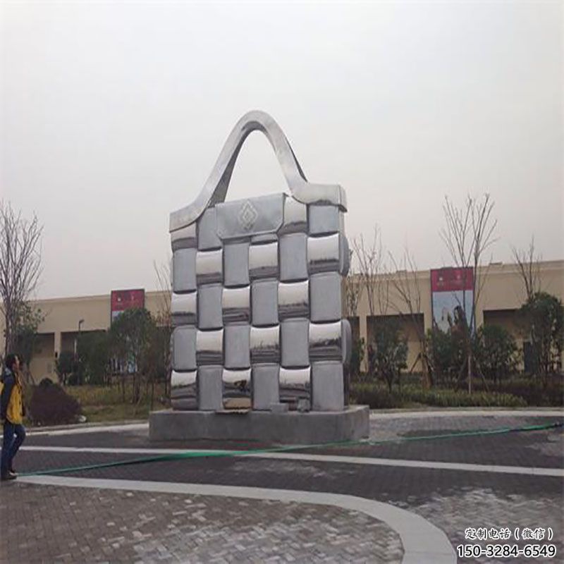 曲靖景觀背包雕塑優(yōu)選，陸地?cái)[件，園林不銹鋼背包雕塑供應(yīng)